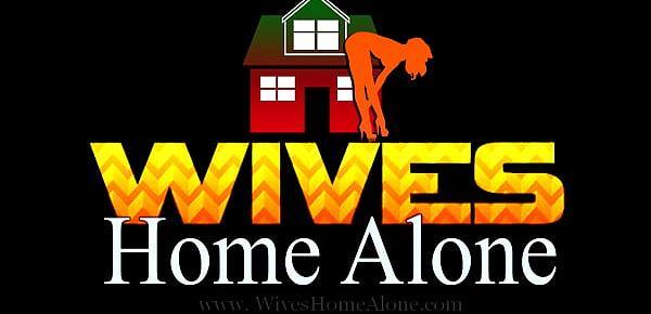  Bored house wife masturbates At Home While Waiting